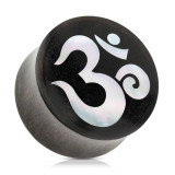 Plug pentru ureche, &icirc;n formă de șa, din lemn de culoare neagră, simbol spiritual yoga OM - Lățime: 16 mm