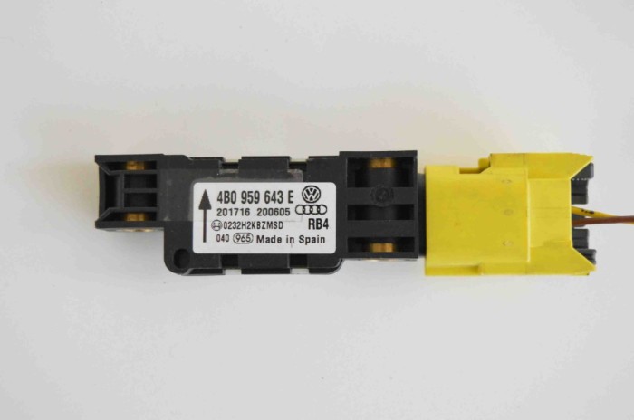 Senzor de impact dreapta spate AUDI A3 8P1 2005 OEM: 4B0959643E | 1666600