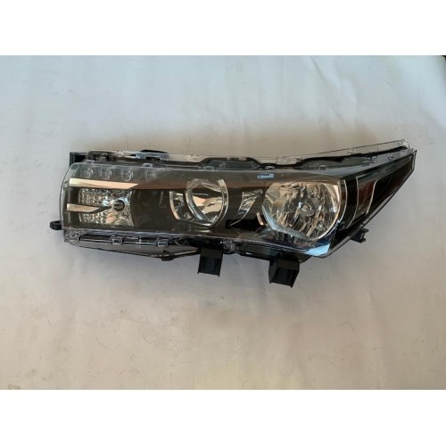 Far Toyota Corolla (E18), 07.2013-05.2016, partea Stanga, cu lumina timp de zi tip LED; H11+HB3+LED; electric; fara motor, TYC 20F050A62B ; CLEMA RUP