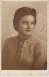 M1 B 22 - FOTO - Fotografie foarte veche - frumoasa domnisoara - anul 1938, Portrete