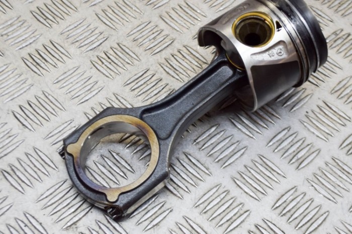 Piston MERCEDES-BENZ E W212 2014 OEM: A6510300020,A6510302017 13566037