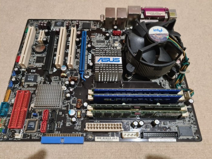 Kit retro Asus P5WD2 Premium + Pentium D 940 la 3,2ghz + 2gb ram socket LGA 775