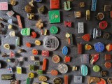 INSIGNE VINTAGE , 20 lei bucata, interesante . pentru decorare genti , sepci , tricouri .