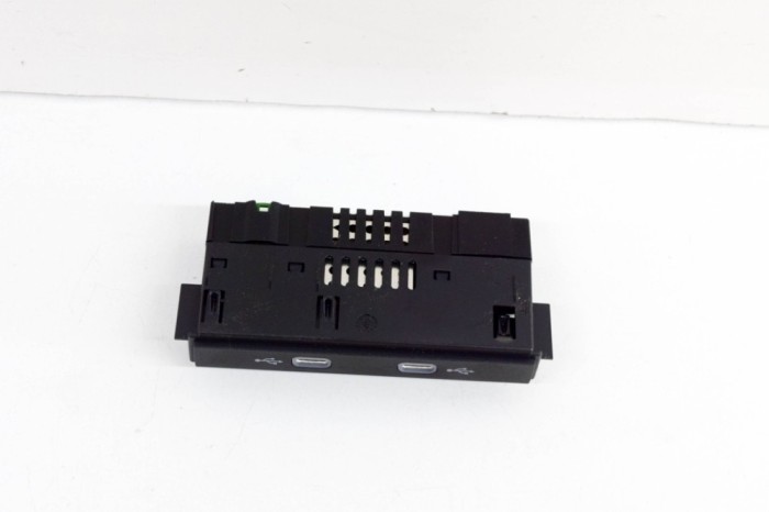 USB VW ID.3 E11 2022 OEM: 5NA035736 21236380