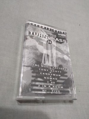 CASETA AUDIO TURN UP THE BASS 14 COPIE DUPA VARIANTA OFICIALA foto