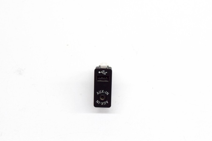 Port USB/AUX-In BMW 6 Gran Coupe F06 2013 OEM: 9237653 15069104