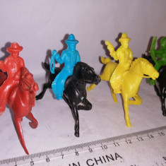 bnk jc Lido lot 4 figurine plastic cowboy si indian calare (5)