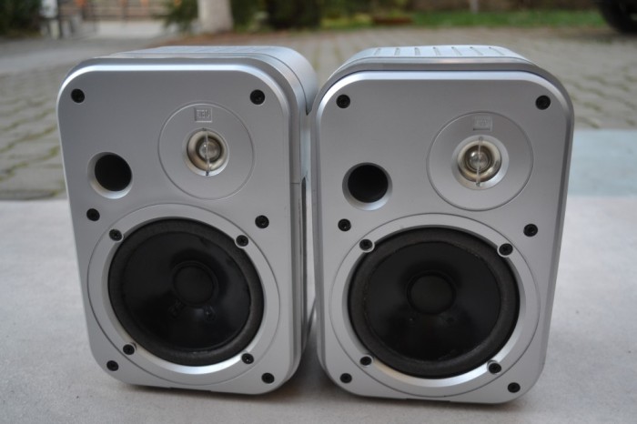 Boxe JBL Control One