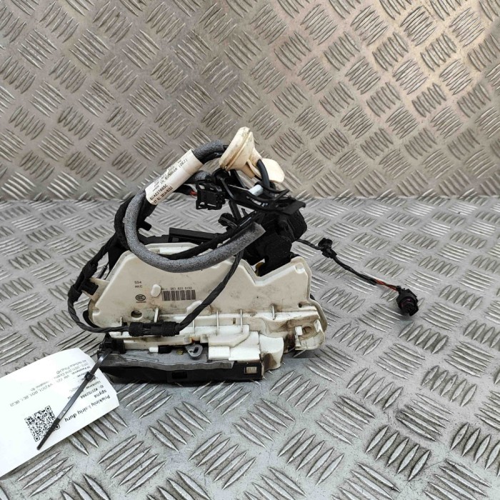 &Icirc;ncuietoare ușă st&acirc;nga față VW GOLF VII 5G1, BQ1, BE1, BE2 2016 OEM: 5K1837015D,5G4837085C 25702984