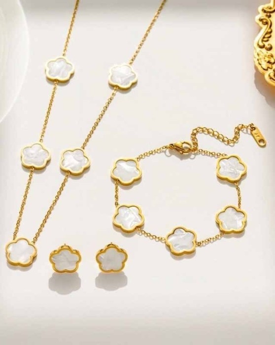 Set Bijuterii Placate Aur 18K, Floare Albă Sidef &ndash; Lant Colier, Cercei si