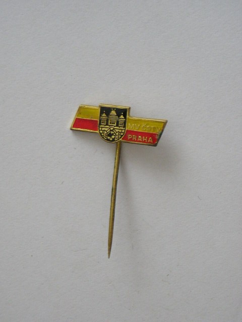 QW9 N3 3 - insigna - steag- culori si insemne nationale - Cehia - Praga