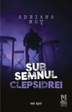 Cumpara ieftin Sub semnul clepsidrei/Adriana Moț