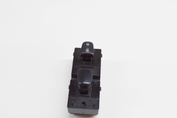 Buton geam ușă dreapta față NISSAN LEAF ZE0 2014 OEM: 25411-1KA5A 20600372