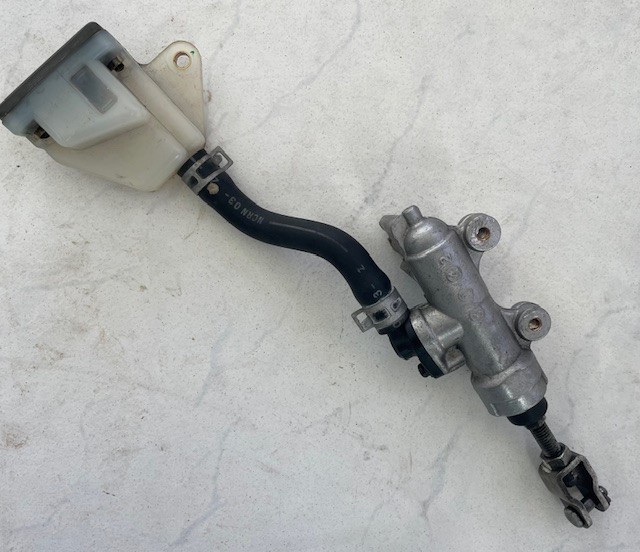Pompa frana spate Suzuki GSXR GSX-R 600 750 K4-K5 2004-2005
