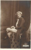 P2917N Femeie &icirc;n haine bărbătești de secol al XVIII-lea, 1939, studio Select Cristescu, Călărași