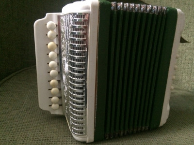 acordeon jucarie Vyatka URSS sovietic rusesc instrument muzical vechi mic decor foto