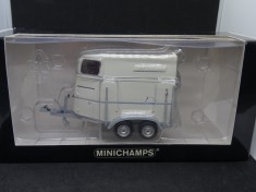 Macheta remorca transport cai Minichamps 1:43
