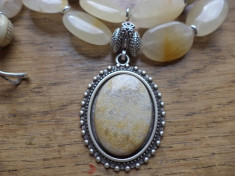 Colier coral fosil, agate nude, zamac argintat si fildes gravat (imitatie) foto