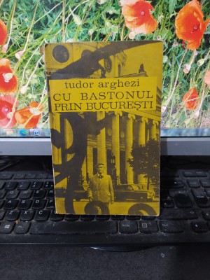 Tudor Arghezi, Cu bastonul prin București, editura Minerva, București 1972, 199 foto