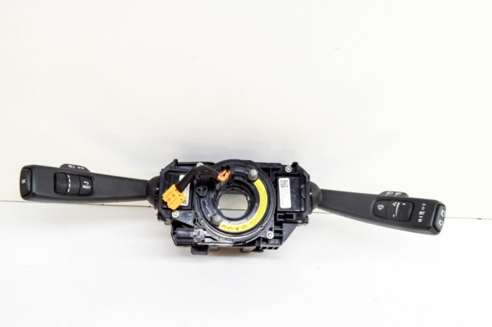 Maneta semnalizare ștergătoare VOLVO V60 2018 OEM: 31481765,31456042,31456045,31343218 18127303