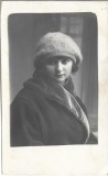 P2988N Portret de t&acirc;nără, perioada interbelică