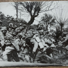 Soldati in atac la Marasti, 1917// reproducere, fotografie de presa