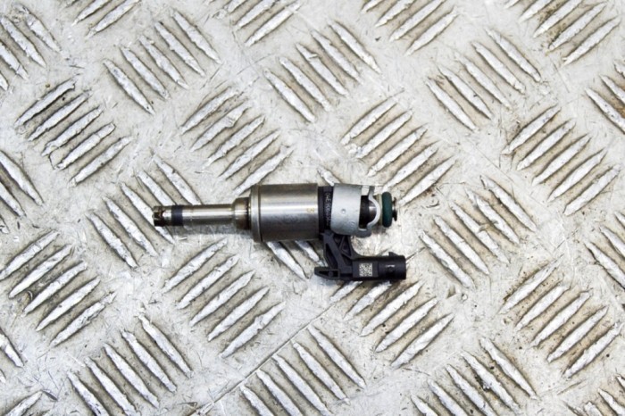 Injector de combustibil VW SCIROCCO 137, 138 2016 OEM: 0261500354,04E906036Q 18104289
