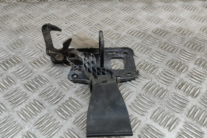 Zăvor de siguranță capota AUDI A4 Avant 8K5, B8 2011 OEM: 8T0823480 30357767