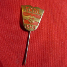 Insigna Frontul Popular Democratic Finlanda 1949 ,metal si email ,h=1,8cm