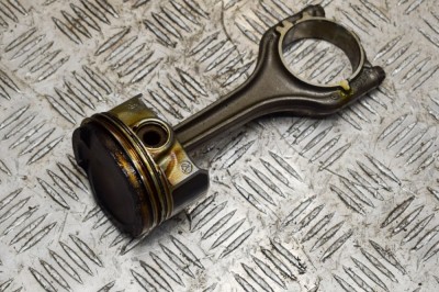 Piston VW GOLF VII 5G1, BQ1, BE1, BE2 2019 OEM: 04E198401AE,05E107065C 13962048 foto