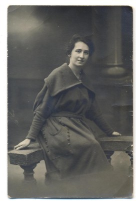 AD 1377 C. P.VECHE-DOAMNA IN TINUTA DE EPOCA -IN STUDIO FOTO foto