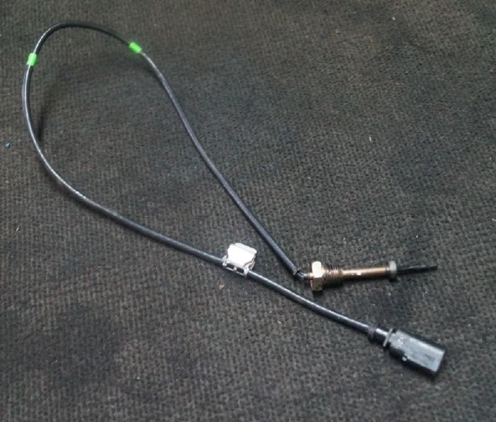 Senzor de temperatură VW CC 358 2016 OEM: 04L906088DJ 2117795