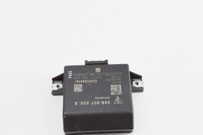 Unitate de control Gateway PORSCHE CAYENNE 92A 2015 OEM: 95B907530E,95B.907.530.E,A2C7378130500,A2-C737-8130-5-00 21325448