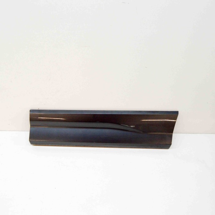 Bandou inferior ușă st&acirc;nga spate AUDI Q2 GA 2022 OEM: 81A853969A