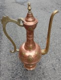Superbă carafa antica de dimensiuni mari din cupru masiva