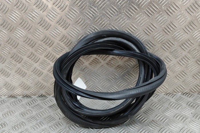 Garnitura ușă dreapta față HONDA CIVIC X Hatchback FC_, FK 2018 OEM: 72310-TEA-T01 | 27275139