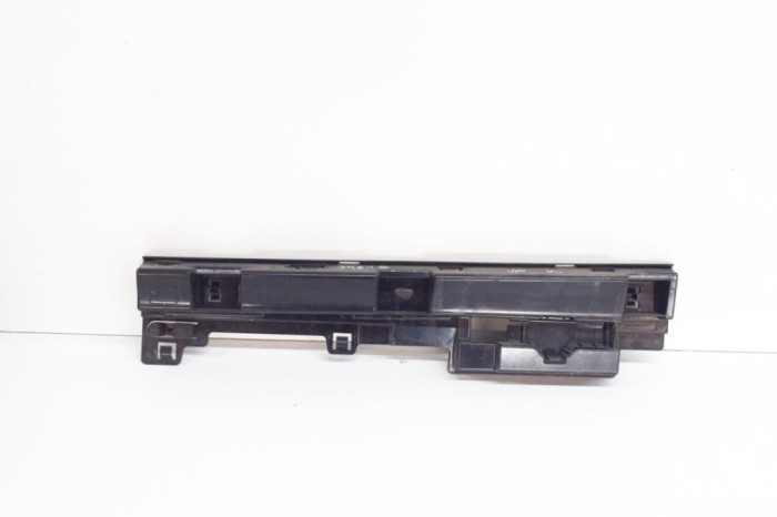 Suport prag lateral BMW 3 F30, F80 2012 OEM: 7256917 14361823