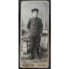 Fotografie pe carton, baiat in uniforma, 1905