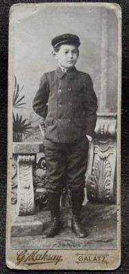 Fotografie pe carton, baiat in uniforma, 1905 foto