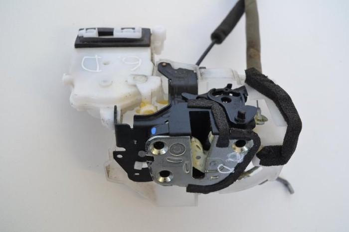 &Icirc;ncuietoare ușă dreapta spate MAZDA CX-7 ER 2010 1825716