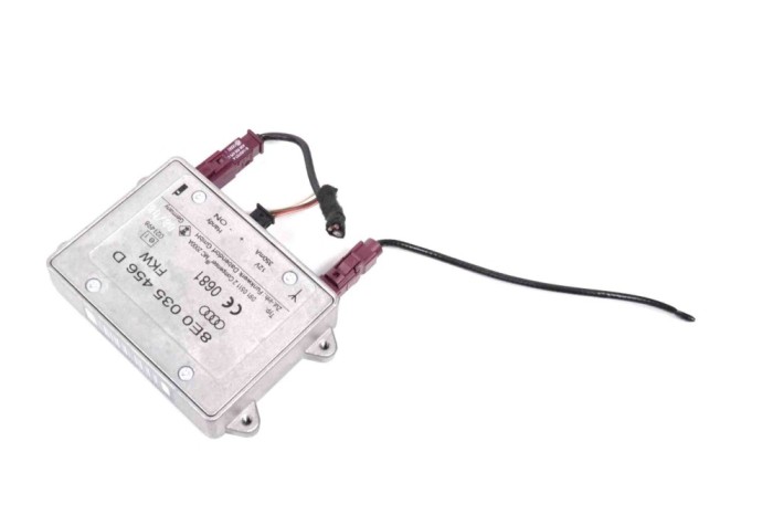 Amplificator de antena AUDI A3 8P1 2008 OEM: 8E0035456D
