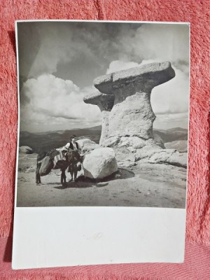Fotografie, tanara cu magarusul la Babele, perioada interbelica foto