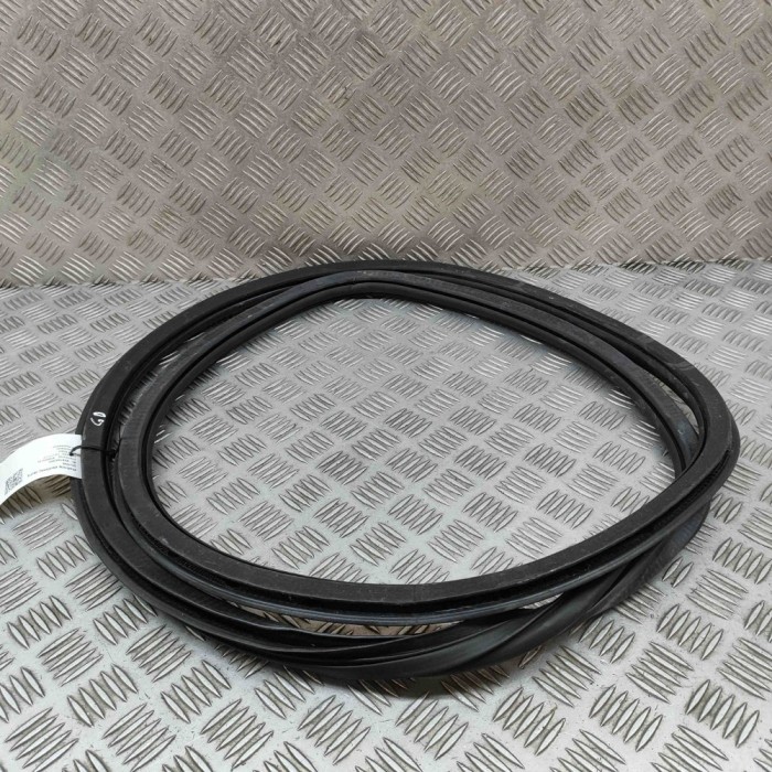 Garnitura ușă dreapta spate AUDI Q5 FY 2021 OEM: 80A833721D