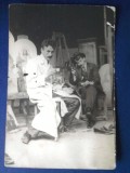 Fotografie, pictor roman si icoane, imagini din atelier