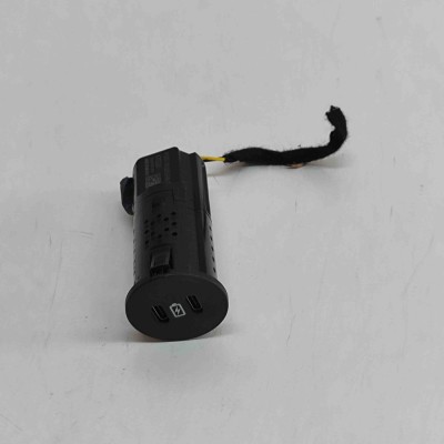 USB FORD KUGA III DFK 2024 OEM: PU5T-19J211-FA | 32409764 foto