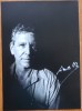 Autograf al scriitorului Amos Oz pe fotografie