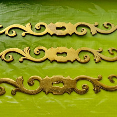 D466-Set 3 Shielduri lungi vechi bronz aurit. Lungime 26, latime 4 cm.