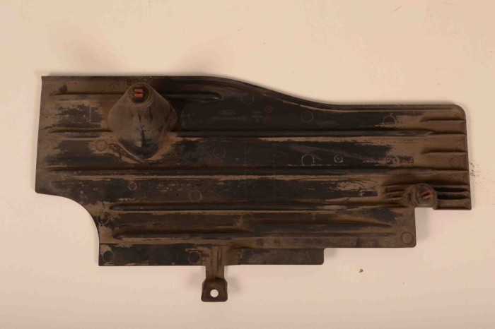 Scut motor dreapta spate FORD FOCUS III 2015 OEM: AV61-R11778-A