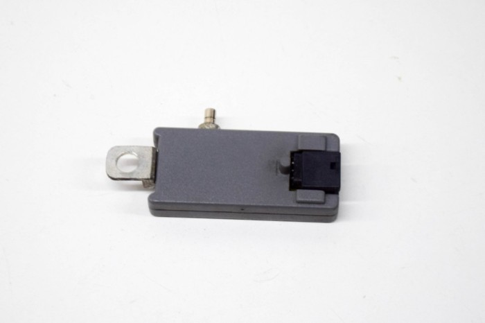 Amplificator de antena AUDI A8 D2 4D2, 4D8 2000 OEM: 4D0035225F 13677043