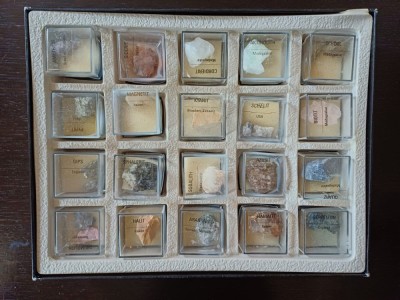 NI59 Colecție de pietre și minerale Sch&amp;auml;tze der erde foto